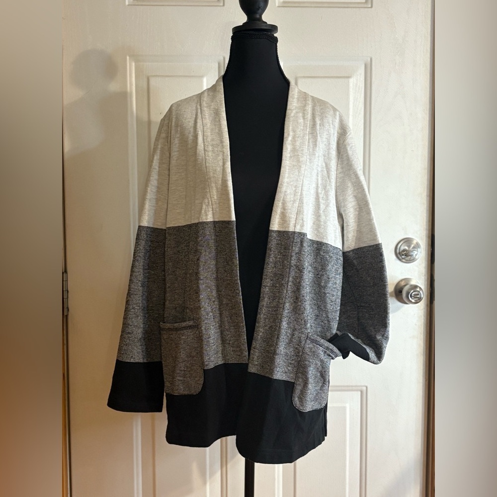 T by Talbots comfy color-block open front cardigan w/ pockets. Size Medium